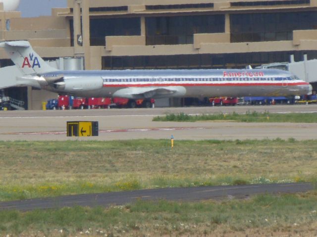 McDonnell Douglas MD-80 (N501AA)