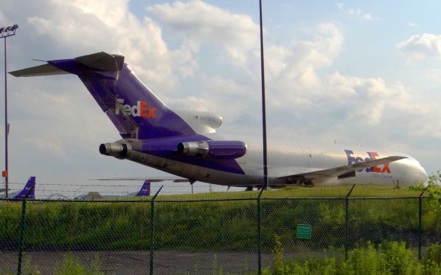 BOEING 727-200 (N479FE)