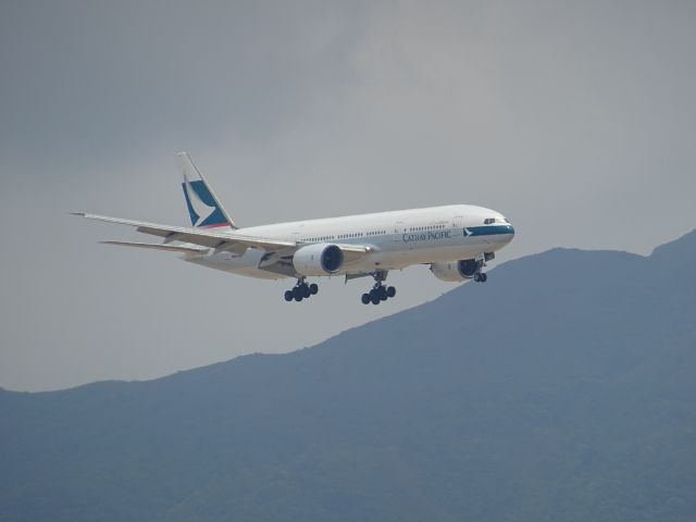 BOEING 777-300 (B-HNC)