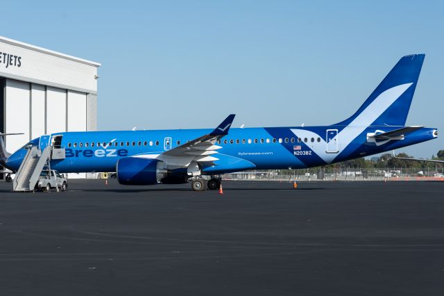 Airbus A220-300 (N203BZ)