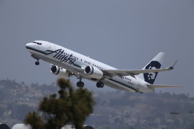 Boeing 737-800 (N524AS)