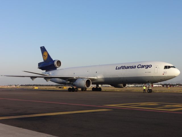 Boeing MD-11 (D-ALCK) - UNA TARDE DE TRABAJO 