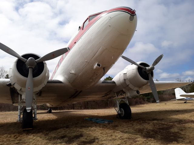 Douglas DC-3 (N137PB)