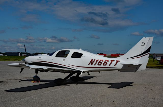 Cessna 400 (N166TT) - Visiting CYHU on 07-07-2022.