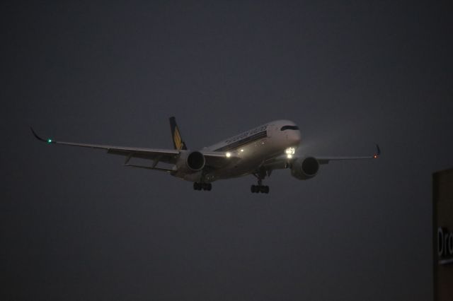 Airbus A350-900 (9V-SMY)
