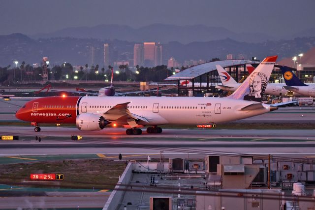 Boeing 787-9 Dreamliner (G-CKOG)