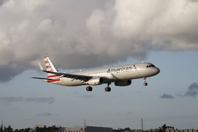 Airbus A321 (N122NN)