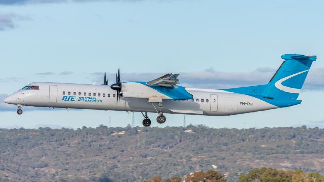 de Havilland Dash 8-400 (VH-IYH)