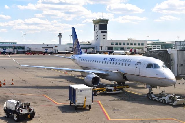 Embraer 175 (N749YX) - United Express Embraer ERJ-175LR N749YX in Cincinnati 
