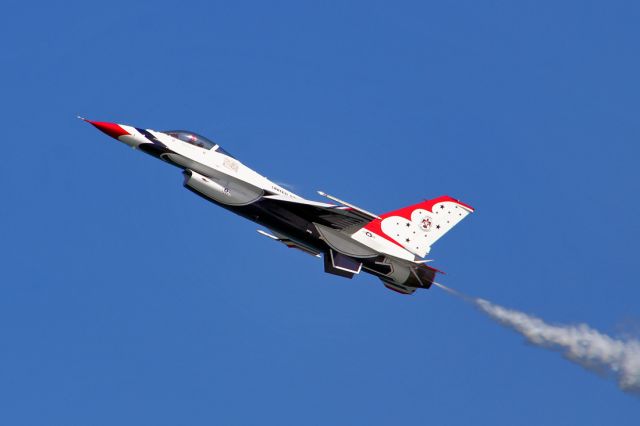 Lockheed F-16 Fighting Falcon — - Slow speed, high AOA pass @ Daytona Beach Wings & Waves Airshow 2012.