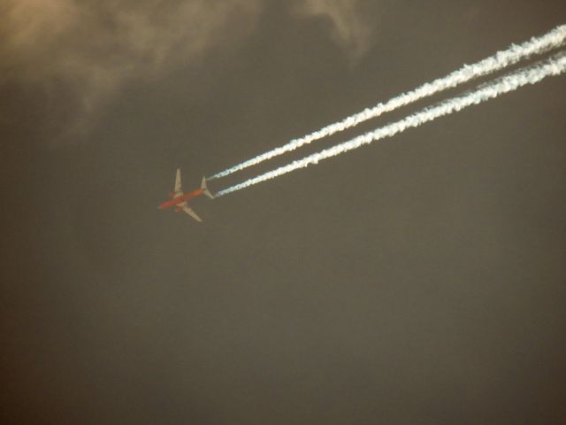 Boeing 737-700 (N7743B)