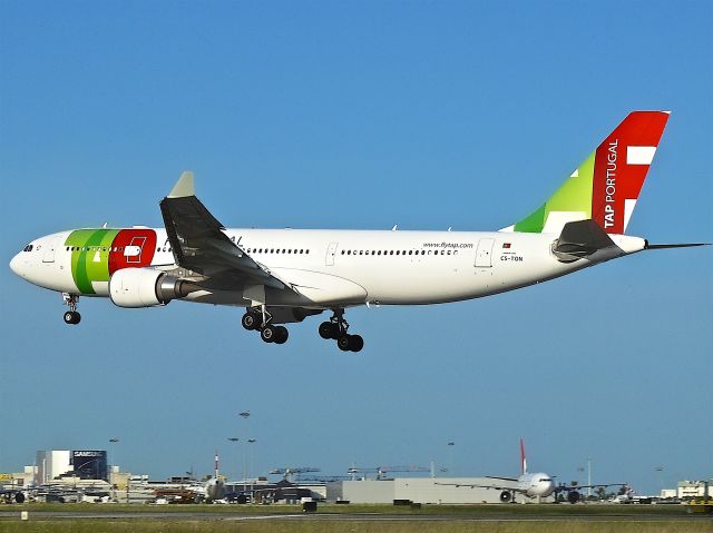 Airbus A330-300 (CS-TON)