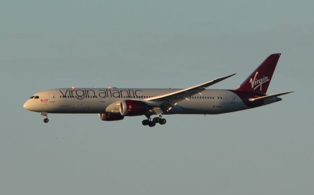 Boeing 787-9 Dreamliner (G-VDIA)