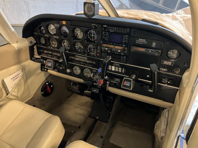 Piper Cherokee Arrow (N15524)