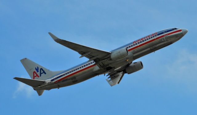Boeing 737-800 (N912AN)