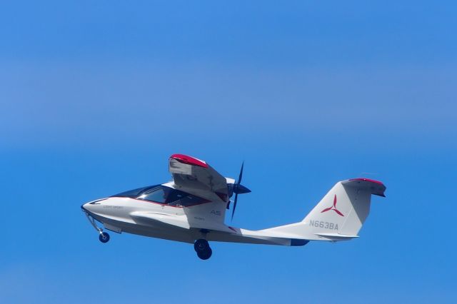 ICON A5 (N663BA)