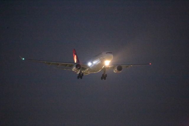 Airbus A330-200 (N361HA)