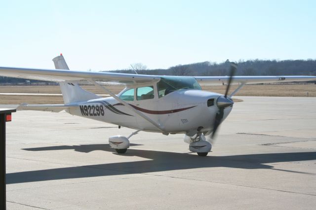Cessna Skylane (N92298)