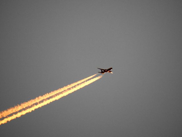 Boeing 777-200 (N77019) - UAL880 IAH-LHR