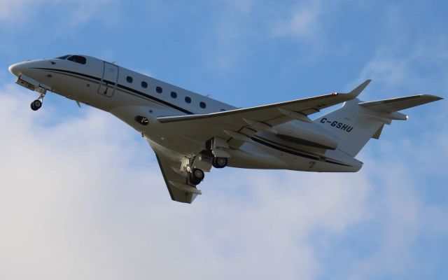 Embraer Legacy 550 (C-GSHU) - A son décollage piste 25