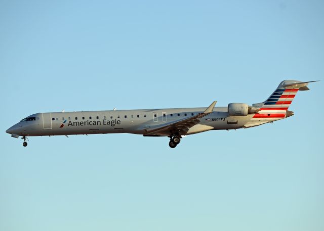 Canadair Regional Jet CRJ-900 (N904FJ)