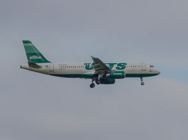 Airbus A320 (N746JB)