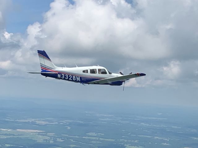 Piper Cherokee (N3328M)