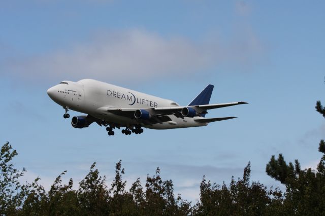 Boeing 747-400 (N780BA) - Dreamlifter arriving at Paine Field