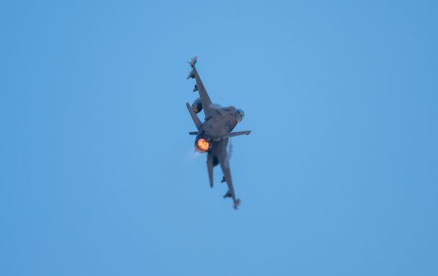 Lockheed F-16 Fighting Falcon —