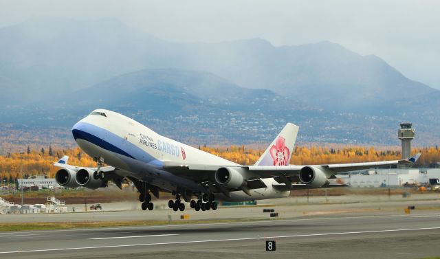 Boeing 747-400 (B-18722)