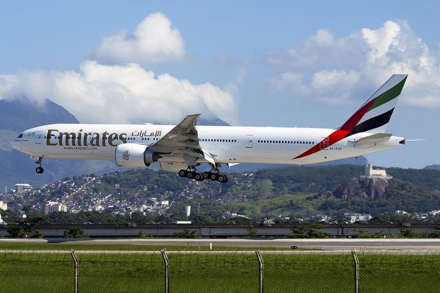 Boeing 777-200 (A6-EGE)