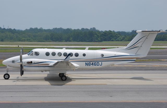 Beechcraft Super King Air 300 (N846DJ) - HERITAGE AVIATION MANAGEMENT LTD - 8/3/10