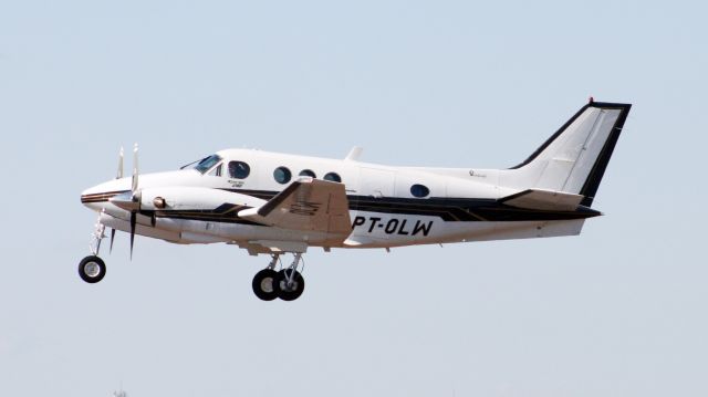 Beechcraft King Air 90 (PT-OLW)