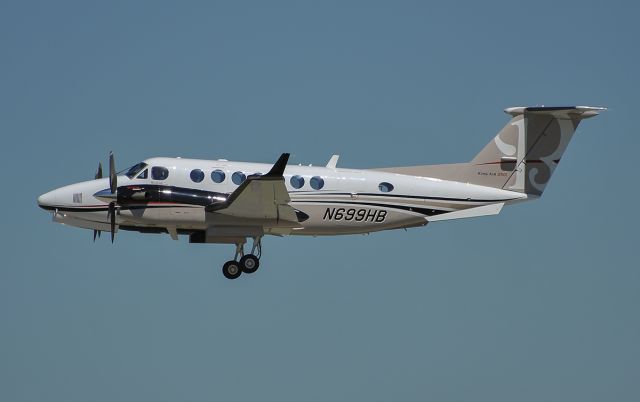 Beechcraft Super King Air 350 (N699HB)