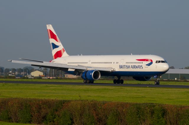 BOEING 767-300 (G-BNWB)