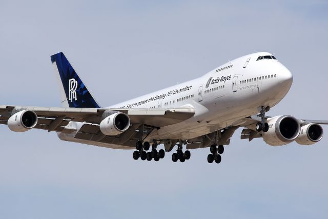 — — - Boeing B-747-267B s/n 21966 (1980) Rolls-Royce North America Inc. N787RR On final @ Tucson IA (KTUS), AZ Note: RR Trent 1000 test engine at port inboard position.