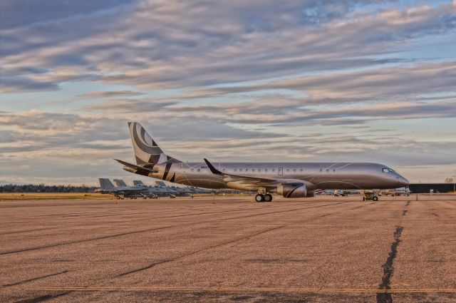 Embraer ERJ-190 (N527AH)