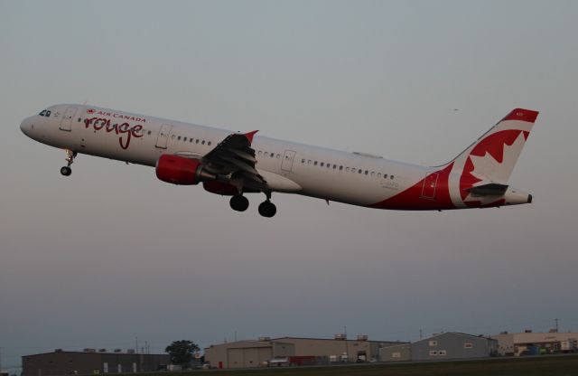 Airbus A321 (C-GHPD)