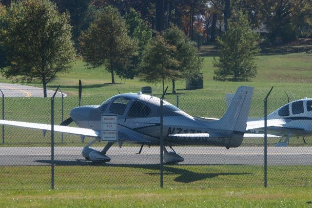 Cirrus SR-22 (N717BG)