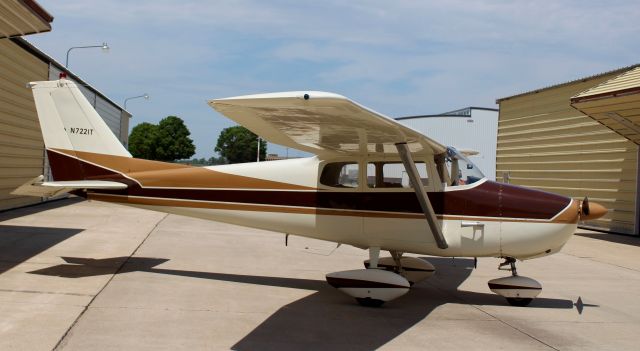 Cessna Skyhawk (N7221T)