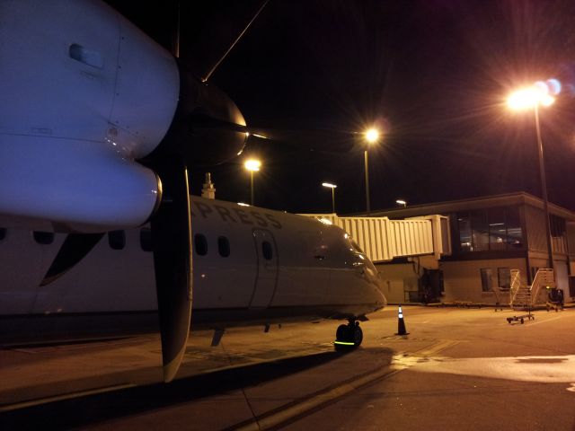 de Havilland Dash 8-400 (N332NG)