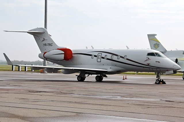 Bombardier Challenger 300 (YR-TRC)