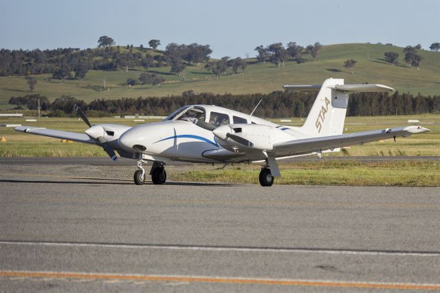 Piper PA-44 Seminole (VH-VDA) - ST Aerospace Academy (VH-VDA) Piper PA-44-180 Seminole at Wagga Wagga Airport.