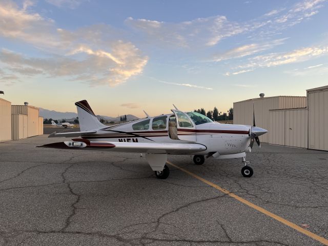 Beechcraft Bonanza (33) (N15M)