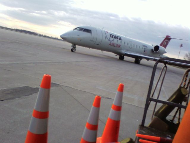 Canadair Regional Jet CRJ-200 —