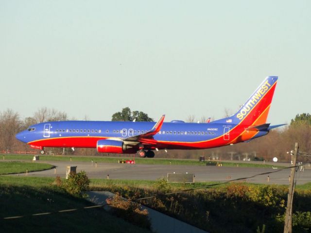 Boeing 737-800 (N8309C)