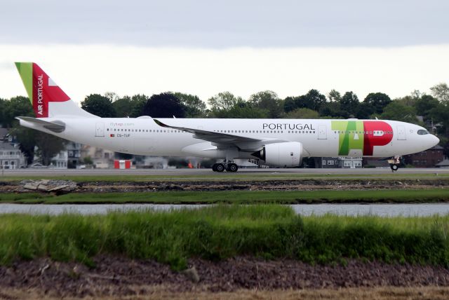 Airbus A330-300 (CS-TUF) - Lisbon-Newark weather diversion