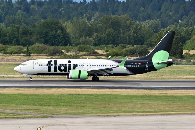 Boeing 737 MAX 8 (C-FLKA)