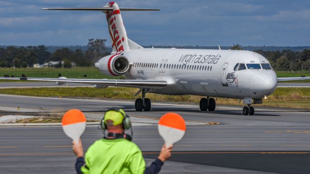 Fokker 100 (VH-FNU)