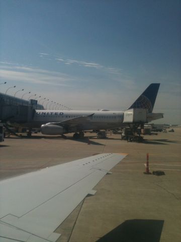Airbus A319 (N836UA)